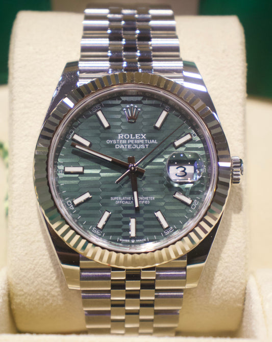 Rolex Datejust 41 GREEN MOTIF OYSTER Men's Watch